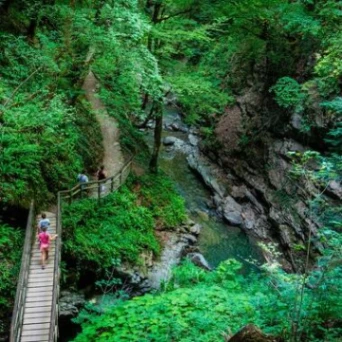 Photo of Grotte et cascade de Seythenex
